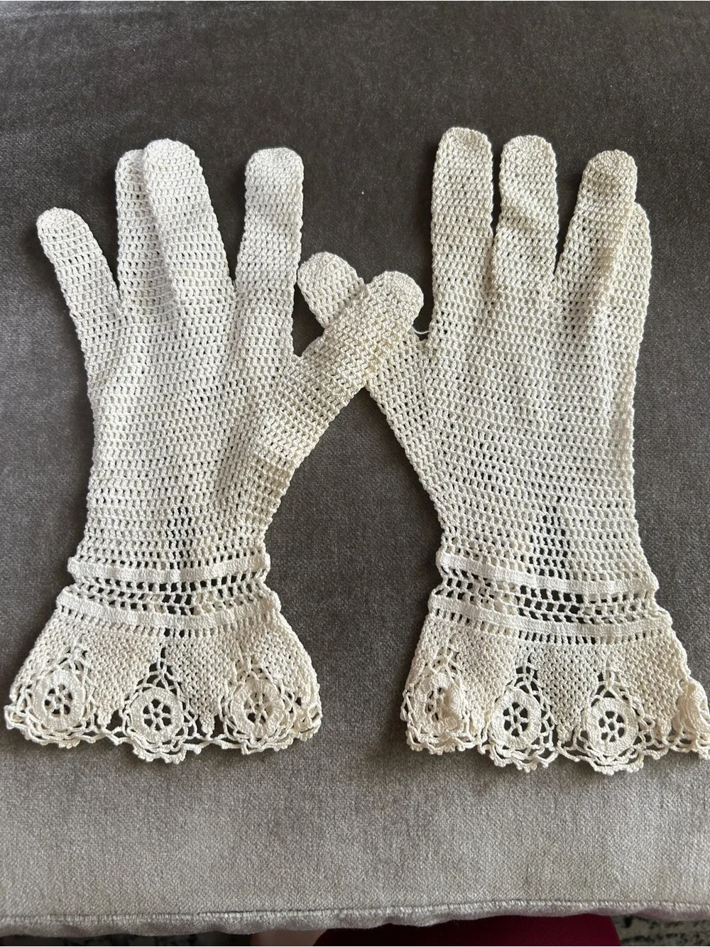 Vintage handmade Crochet Lace Women's Gloves - Cream